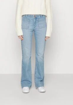 Wrangler Flared Jeans - Rhea
