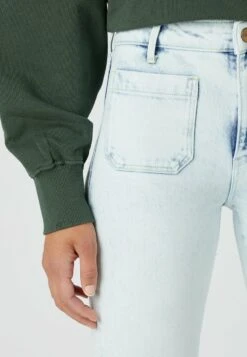 Wrangler Flared Jeans - Be The Storm 9 Wrangler Flared Jeans - Be The Storm -Deutschland Wrangler Verkaufs-Shop 234bf6715e944e85af7a03dd457b98e7