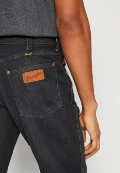 Wrangler LARSTON - Jeans Slim Fit - Faded Black -Deutschland Wrangler Verkaufs-Shop 282de059d87648979d268102b8cd4f3c