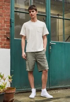 Wrangler CASEY CARGO SHORT - Shorts - Tea Leaf -Deutschland Wrangler Verkaufs-Shop 2bf5150cbec54548a4b5963ce3f1a756