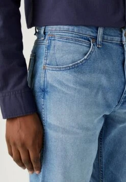 Wrangler GREENSBORO - Jeans Straight Leg - Cool Twist -Deutschland Wrangler Verkaufs-Shop 3afaf06a5ea44683ad0c645f04cca3e5