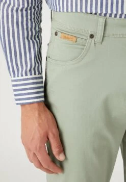 Wrangler BRYSON - Jeans Straight Leg - Sea Grass -Deutschland Wrangler Verkaufs-Shop 3f69bfe6beba438a9354ff37e51eb251