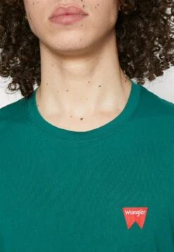 Wrangler SIGN OFF TEE - T-Shirt Basic - Bayberry Green -Deutschland Wrangler Verkaufs-Shop 40f4c7162a8345bdb1c534675d96b92d
