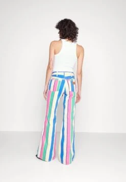 Wrangler WANDERER - Jeans Relaxed Fit - Rainbow Pop -Deutschland Wrangler Verkaufs-Shop 436e20f0a73c4812bc232b80497afd8d