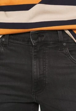 Wrangler GREENSBORO - Jeans Straight Leg - Black Crow -Deutschland Wrangler Verkaufs-Shop 483c70d0a2064195a0150ae12ebed09a