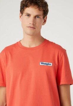Wrangler LOGO TEE - T-Shirt Basic - Light Red -Deutschland Wrangler Verkaufs-Shop 4f031d573a3944e29b6a1085eef123e3