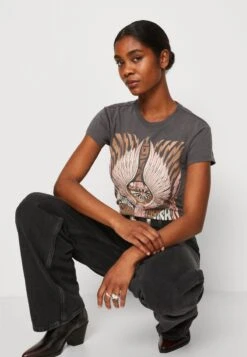 Wrangler SHRUNKEN BAND TEE - T-Shirt Print - Magnet 9 Wrangler SHRUNKEN BAND TEE - T-Shirt Print - Magnet -Deutschland Wrangler Verkaufs-Shop 7c65befe246b4f709f9eebc399637009