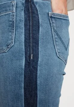 Wrangler Flared Jeans - Shady Lady -Deutschland Wrangler Verkaufs-Shop 80c18eddc49e4b20bb1f3eec683fe295