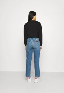 Wrangler WILD WEST - Jeans Straight Leg - Mid Blue -Deutschland Wrangler Verkaufs-Shop 81bfb809b37342dd91bf2e0a9afa7c36