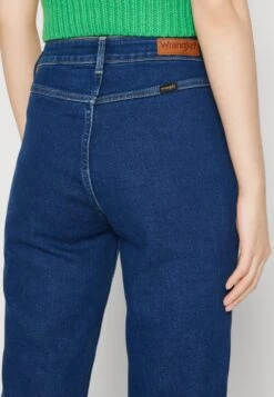 Wrangler Flared Jeans - Rivers 9 Wrangler Flared Jeans - Rivers -Deutschland Wrangler Verkaufs-Shop 8a0bde80580343968b815fcfe74599ae