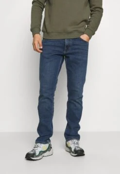 Wrangler GREENSBORO - Jeans Straight Leg - Light Blue Denim