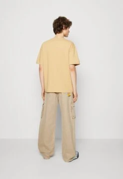 Wrangler CASEY JONES TEE - T-Shirt Print - Taos Taupe -Deutschland Wrangler Verkaufs-Shop 8e2c00f82a4d4148ac411fced1317833