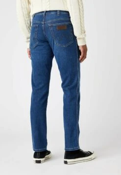 Wrangler Jeans Straight Leg - Blau Denim 8 Wrangler Jeans Straight Leg - Blau Denim -Deutschland Wrangler Verkaufs-Shop 90db3f408b444813b72fc401e45e1a77