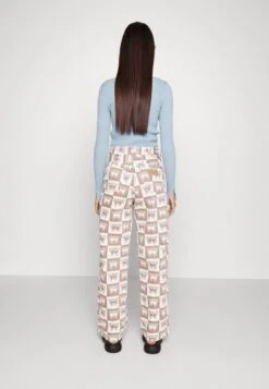 Wrangler MOM - Jeans Relaxed Fit - Frapuccino -Deutschland Wrangler Verkaufs-Shop 95eb804b72b94c32bb732c02f363927f