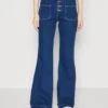 Wrangler Flared Jeans - Rivers