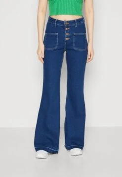 Wrangler Flared Jeans - Rivers