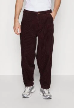 Wrangler CASEY JONES CORDUROY - Chino - Aubergine -Deutschland Wrangler Verkaufs-Shop a110e5ac3bec49c3a4b08458fedd4f3f 1