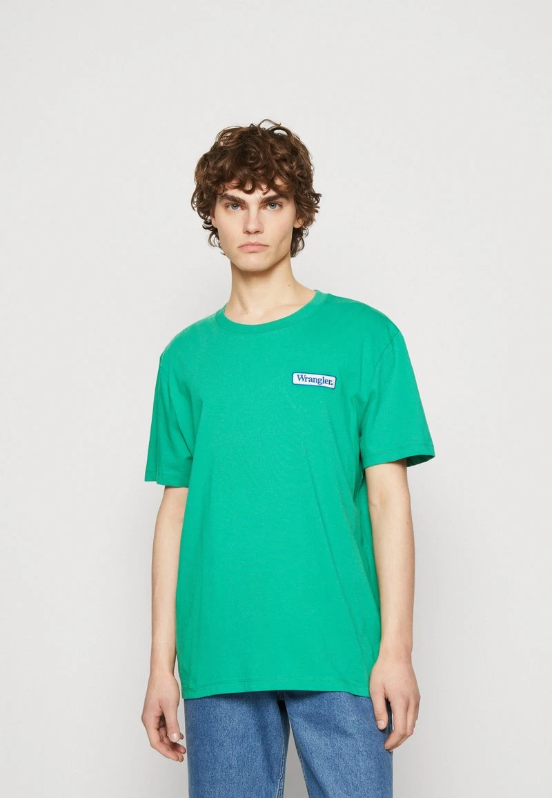 Wrangler LOGO TEE - T-Shirt Basic - Leprechaun Green 1 Wrangler LOGO TEE - T-Shirt Basic - Leprechaun Green