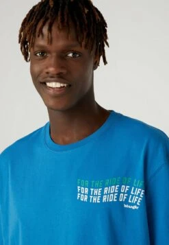 Wrangler SLOGAN - T-Shirt Print - Deep Water -Deutschland Wrangler Verkaufs-Shop b2e9a70215ed4dcd9d320a13a24bb6ac