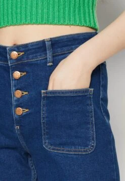 Wrangler Flared Jeans - Rivers 11 Wrangler Flared Jeans - Rivers -Deutschland Wrangler Verkaufs-Shop b607cf7a59e04a41bbf84fa8b288d764