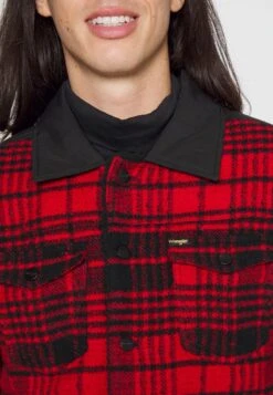 Wrangler TRUCKER JACKET - Übergangsjacke - Lava Red -Deutschland Wrangler Verkaufs-Shop b9a62efba5fb4fd9a85155906ce69c58