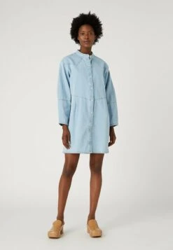 Wrangler WESTERN - Jeanskleid - Light Vintage Indigo