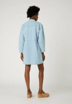 Wrangler WESTERN - Jeanskleid - Light Vintage Indigo -Deutschland Wrangler Verkaufs-Shop c82cad1297464d9ea737c0f046b23f3f