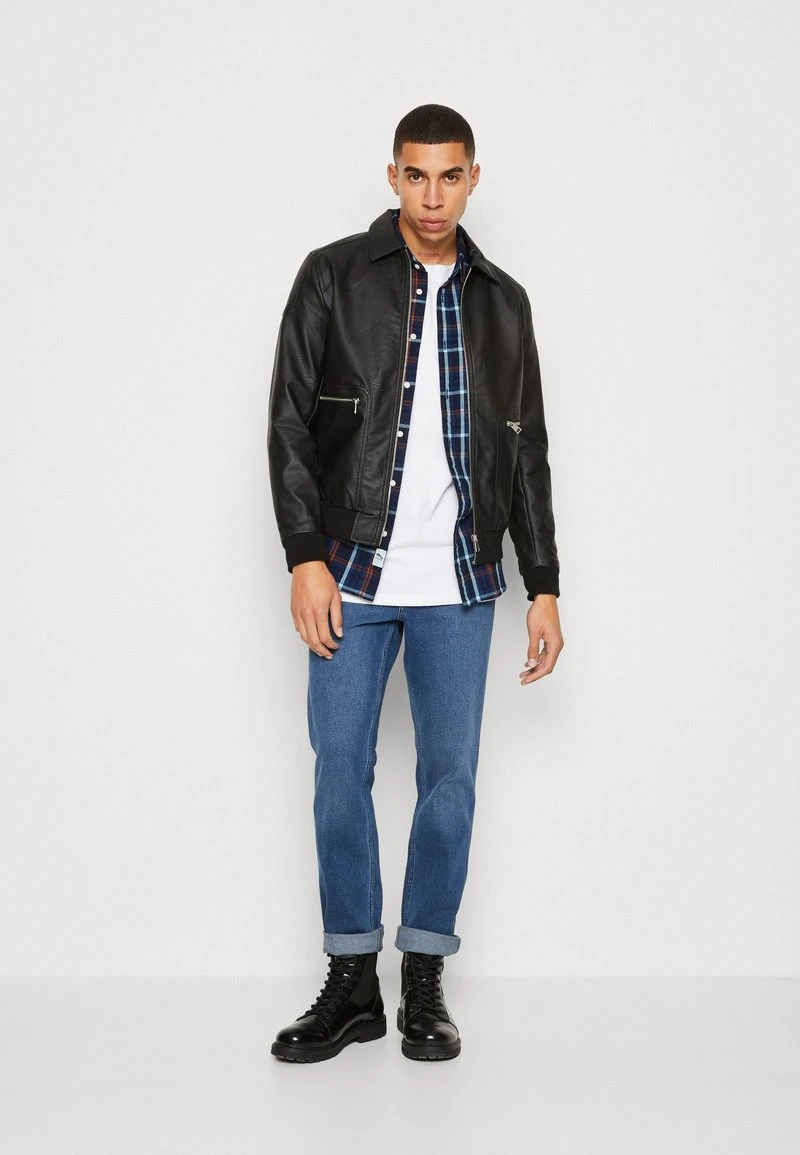 Wrangler GREENSBORO - Jeans Straight Leg - The Look 2 Wrangler GREENSBORO - Jeans Straight Leg - The Look – Bild 2