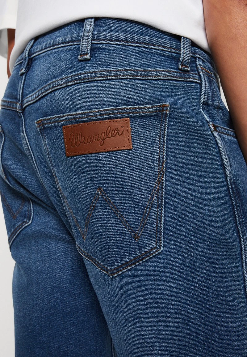 Wrangler GREENSBORO - Jeans Straight Leg - The Look 6 Wrangler GREENSBORO - Jeans Straight Leg - The Look – Bild 6