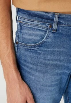 Wrangler LARSTON - Jeans Straight Leg - Smoke Sea 9 Wrangler LARSTON - Jeans Straight Leg - Smoke Sea -Deutschland Wrangler Verkaufs-Shop d3f3a3f9859649bd9d05799d2dad4755