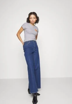 Wrangler SHRUNKEN BAND TEE - T-Shirt Print - Light Grey 10 Wrangler SHRUNKEN BAND TEE - T-Shirt Print - Light Grey -Deutschland Wrangler Verkaufs-Shop d403b904d2dc448f86fd8725d2007e8e