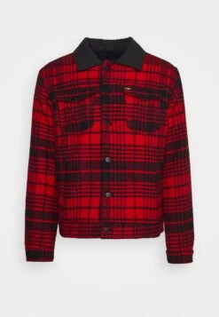 Wrangler TRUCKER JACKET - Übergangsjacke - Lava Red -Deutschland Wrangler Verkaufs-Shop d41fd1bc64e14d699349a08f0d80309c