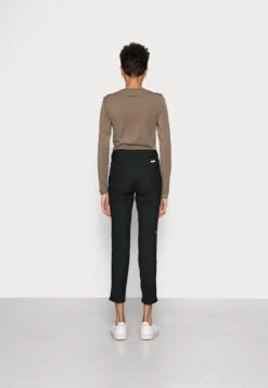 Wrangler Stoffhose - Black -Deutschland Wrangler Verkaufs-Shop de14170003a04e69b198e0a42ae192d4