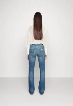Wrangler Flared Jeans - Shady Lady -Deutschland Wrangler Verkaufs-Shop df40b1e0d06c4eb3be177c64816c34c2
