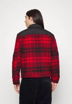 Wrangler TRUCKER JACKET - Übergangsjacke - Lava Red -Deutschland Wrangler Verkaufs-Shop dfba4ea90fbd44909b0a33de2b5de140