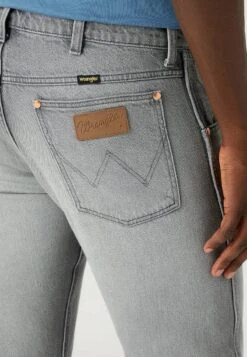 Wrangler Jeans Straight Leg - Silver Lining 10 Wrangler Jeans Straight Leg - Silver Lining -Deutschland Wrangler Verkaufs-Shop e6d3c17947064a0e9913a249d25948a2