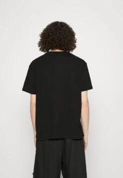 Wrangler GRAPHIC TEE - T-Shirt Print - Faded Black -Deutschland Wrangler Verkaufs-Shop ea3a4d6332e748f595e259964b89dd8b