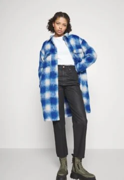 Wrangler PLUSH JACKET - Klassischer Mantel - Daphne Blue -Deutschland Wrangler Verkaufs-Shop ed016e3e9de84036ad653bbb794dd5c9